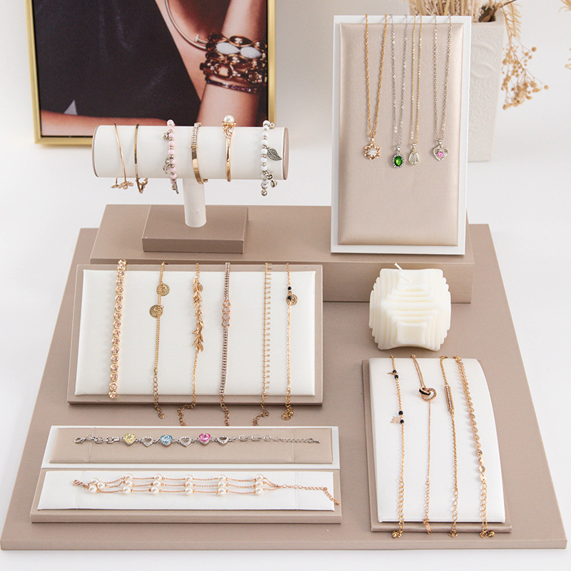 Présentoir à bijoux en cuir, s - Luxury Watch E Jewellery avis et prix